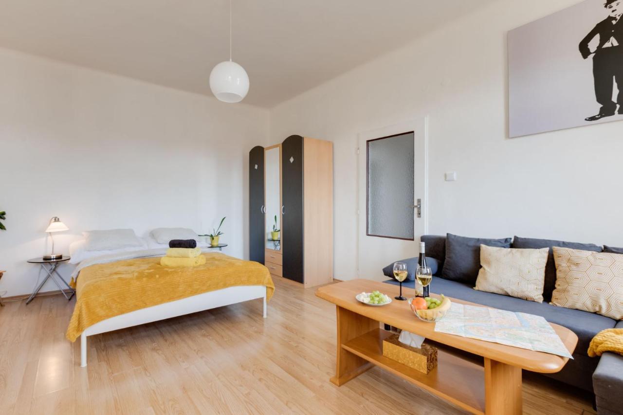 Sunshine Apartment Near The City Center Прага Экстерьер фото