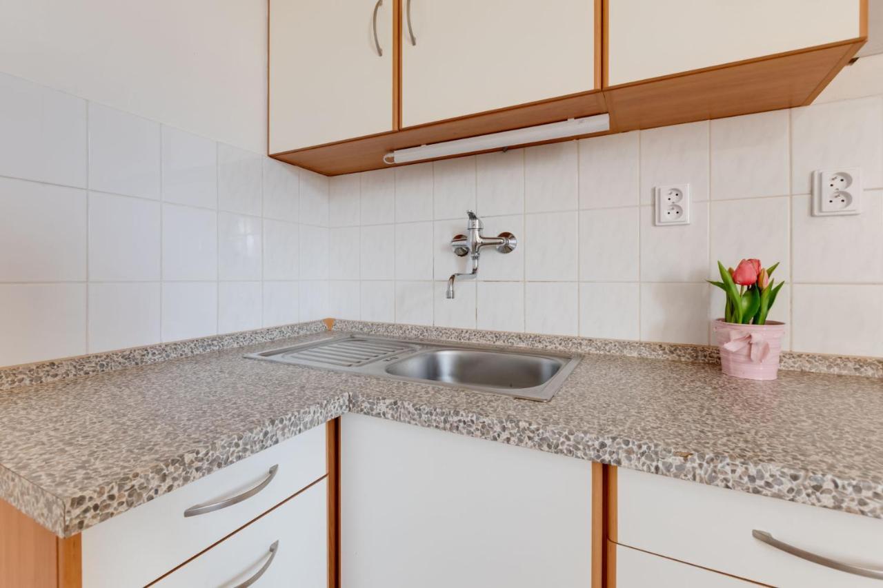 Sunshine Apartment Near The City Center Прага Экстерьер фото
